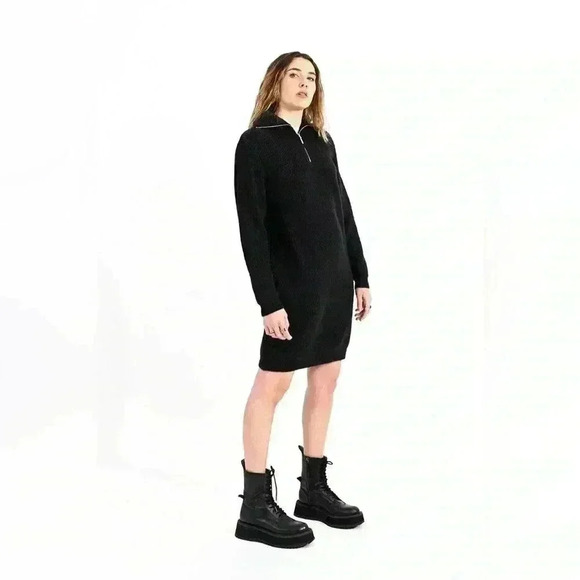 lili sidonio Dresses & Skirts - NWT lili sidonio black sweater dress small